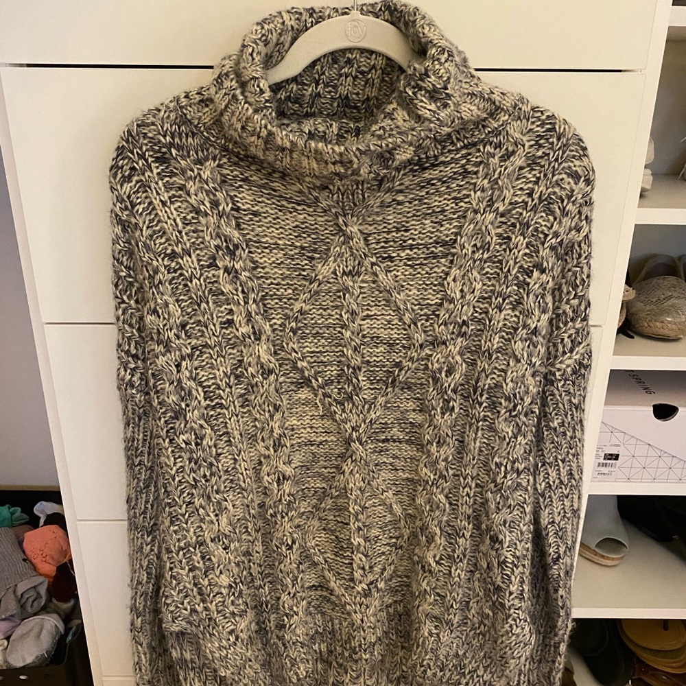Long turtle neck sweater